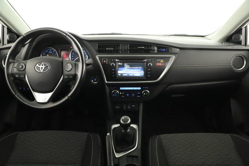 Toyota Auris, 2015