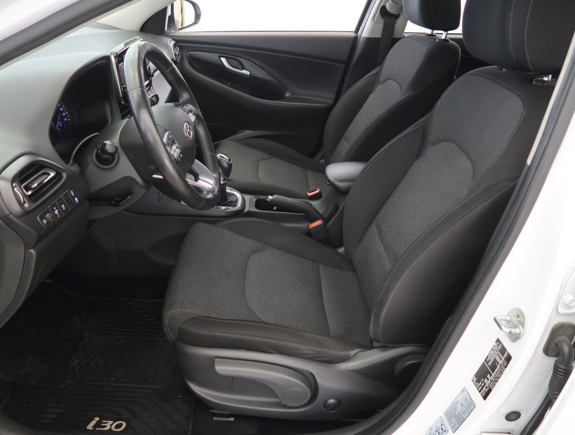 Hyundai i30, 2022