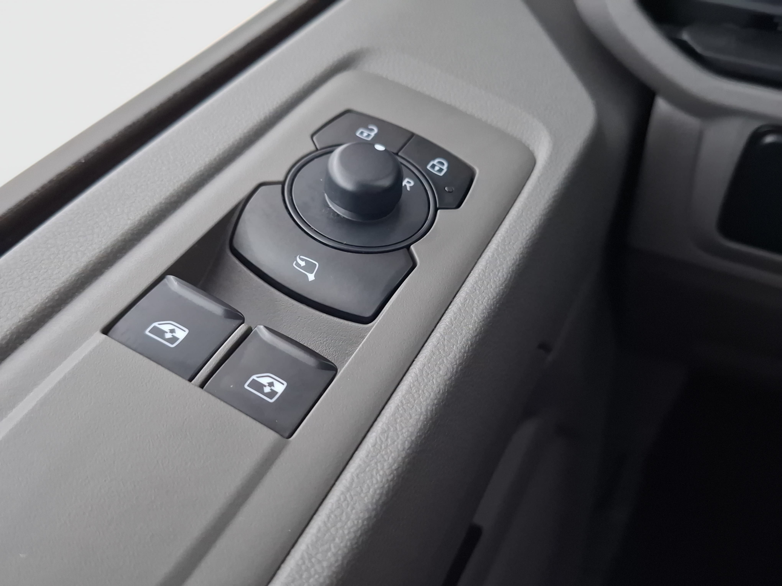 Volkswagen Transporter - 2025