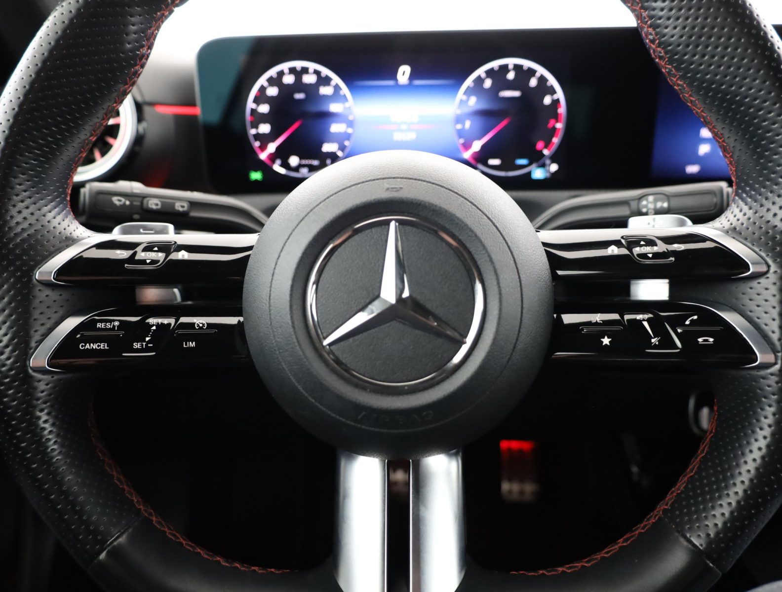 Mercedes-Benz A - 2024