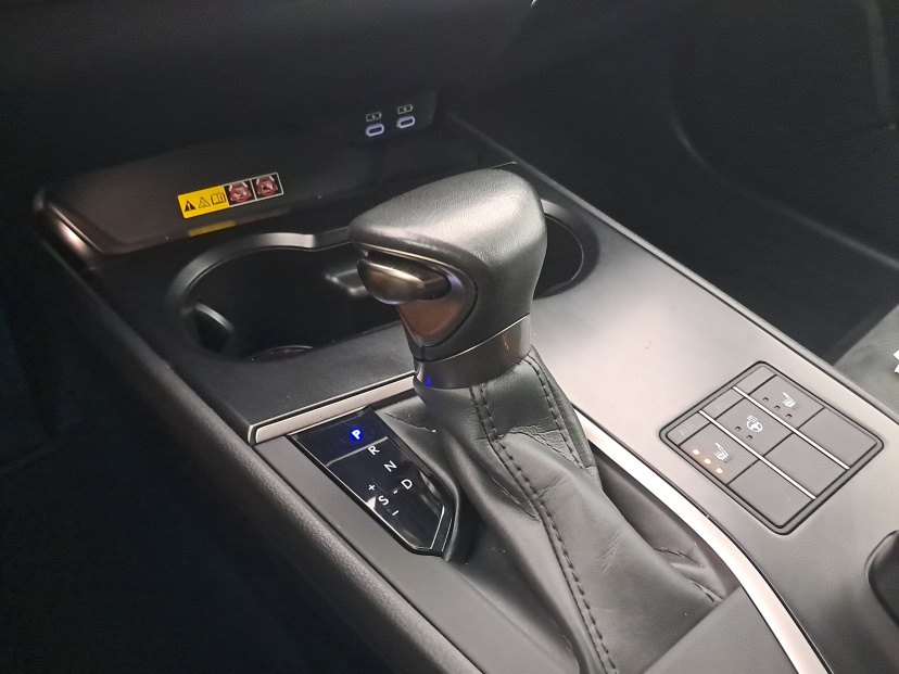 Lexus UX, 2023