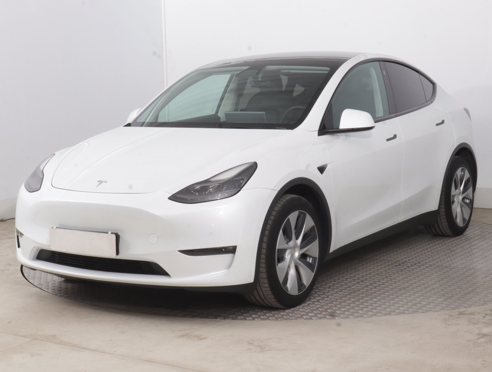 Tesla Model Y Long Range AWD – fotografie 3