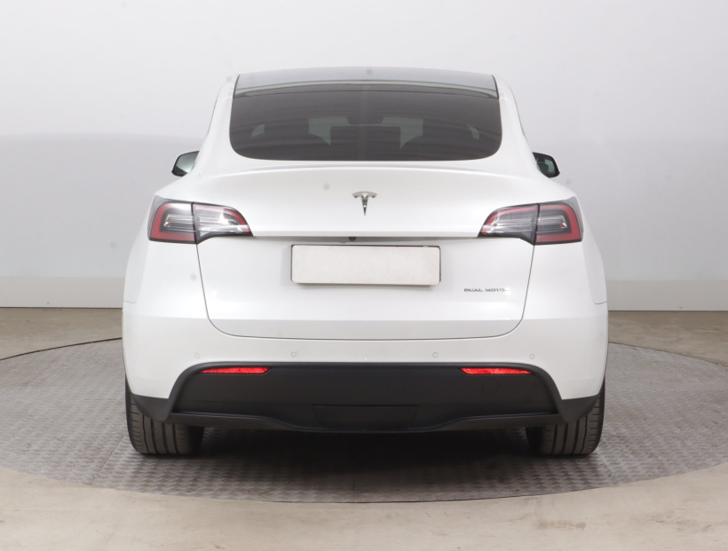 Tesla Model Y, 2021