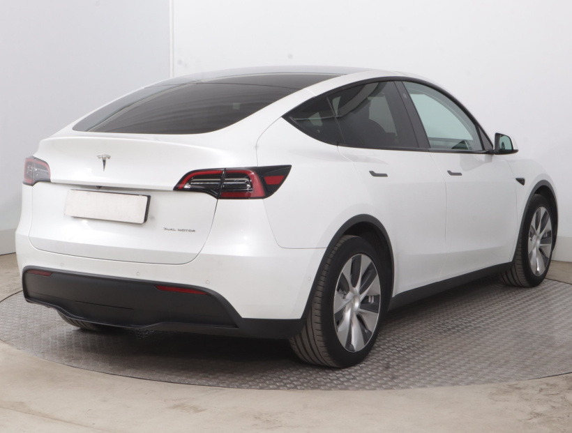 Tesla Model Y, 2021