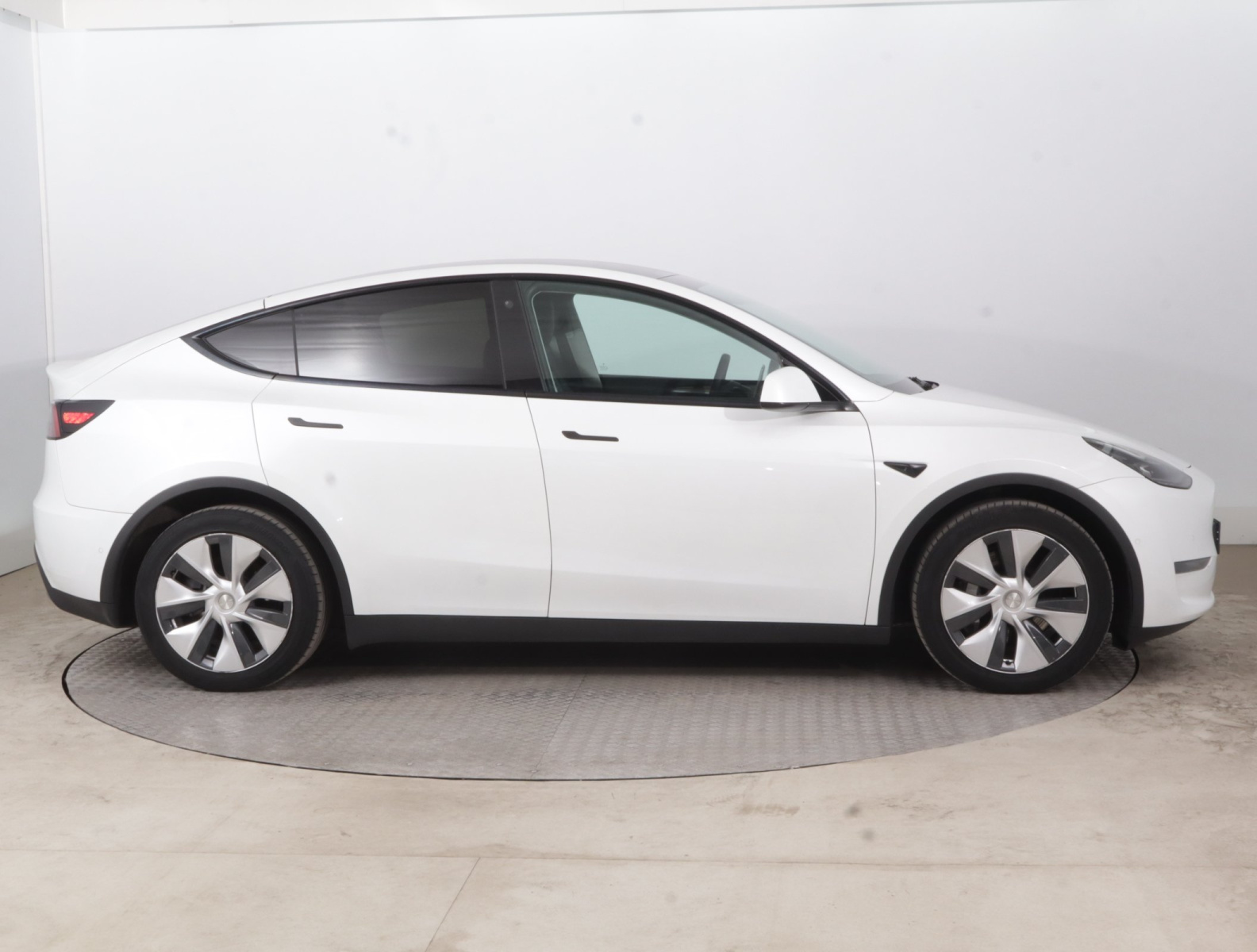 Tesla Model Y Long Range AWD – fotografie 8