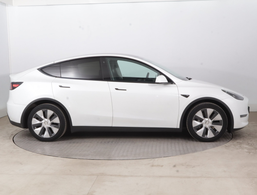 Tesla Model Y, 2021