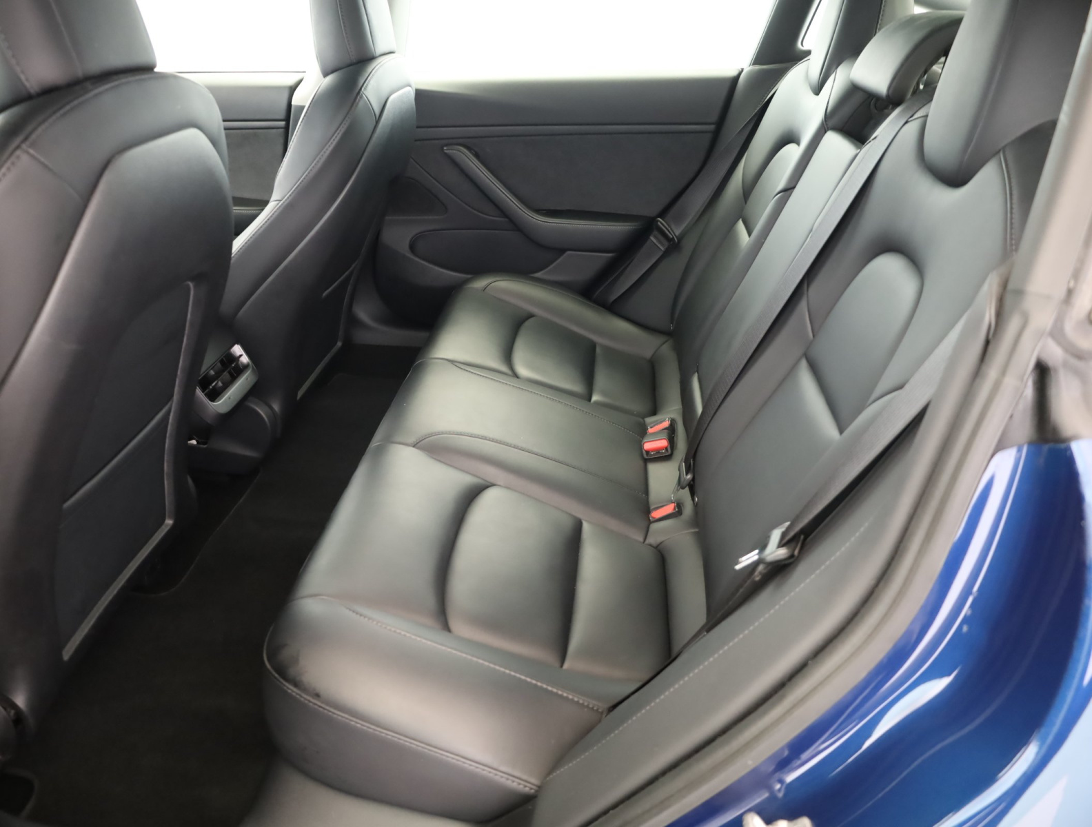 Tesla Model 3 Long Range AWD – fotografie 12