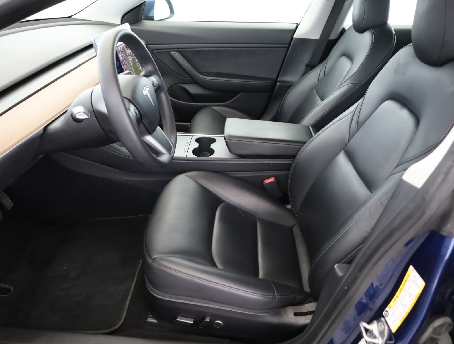 Tesla Model 3 Long Range AWD – fotografie 13