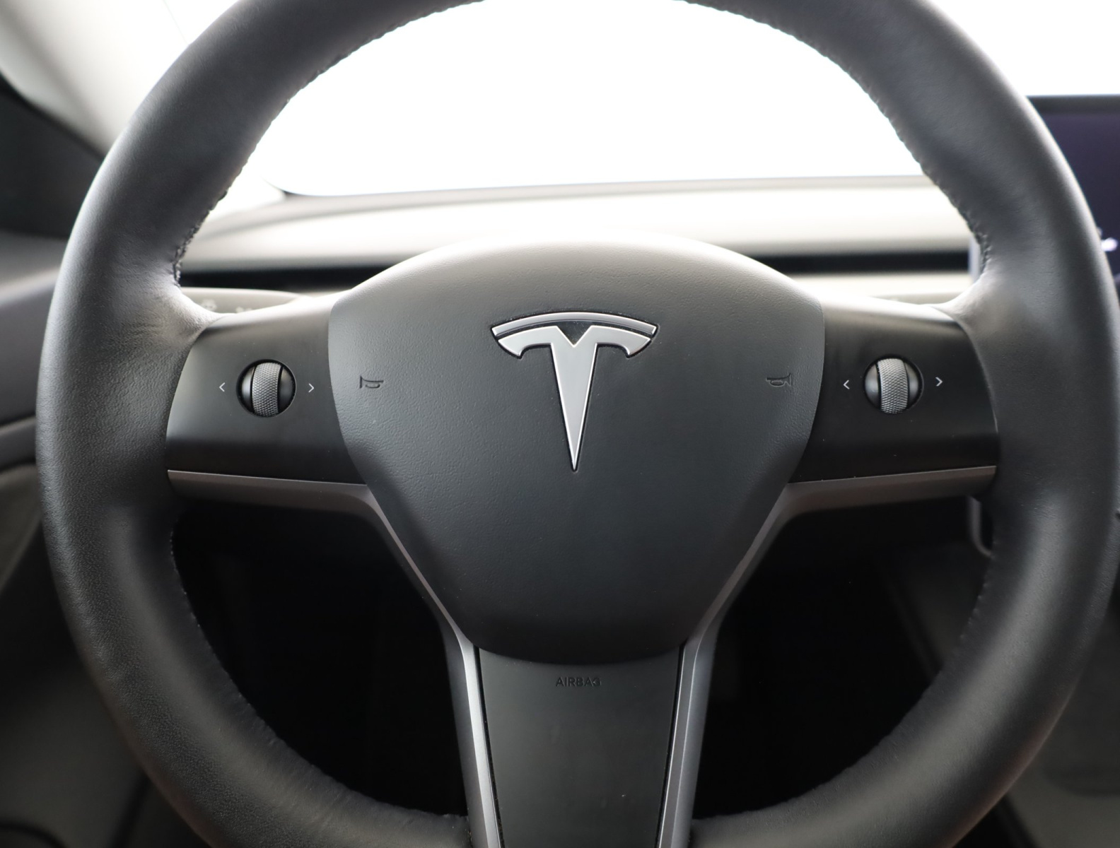 Tesla Model 3 Long Range AWD – fotografie 14