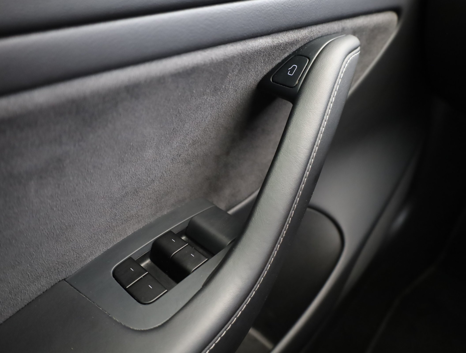 Tesla Model 3 Long Range AWD – fotografie 18