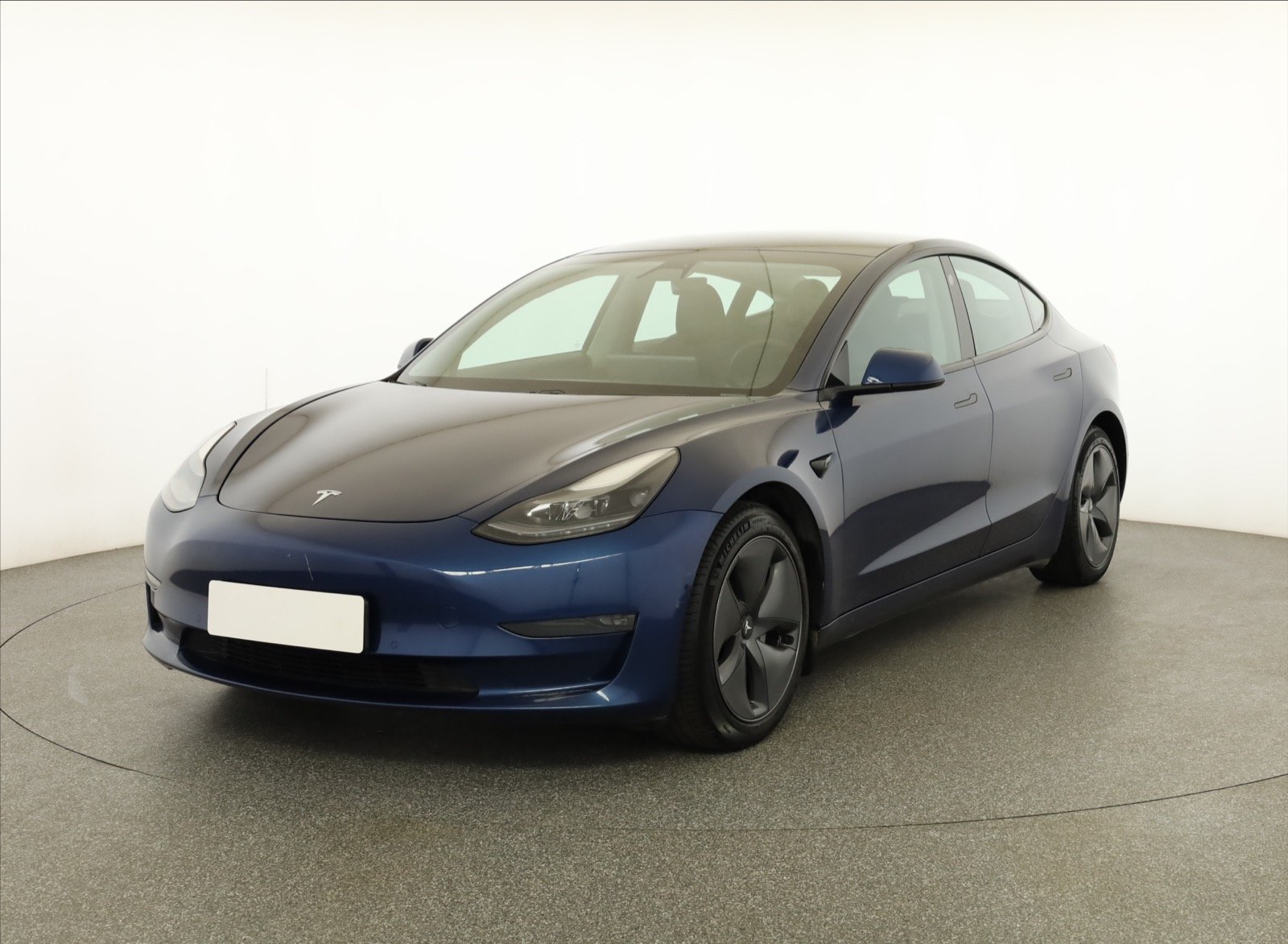 Tesla Model 3 Long Range AWD – fotografie 3