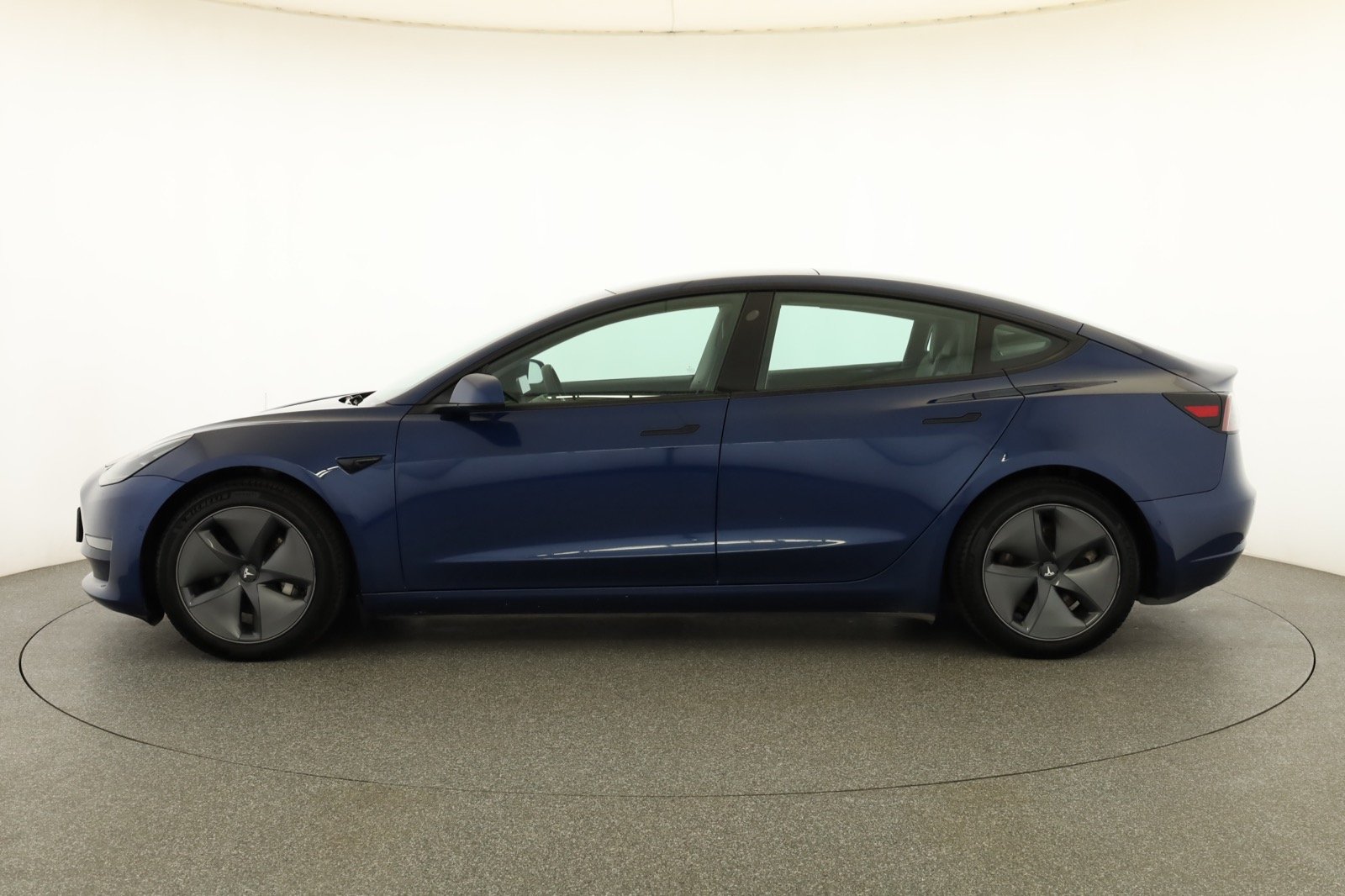 Tesla Model 3 Long Range AWD – fotografie 4
