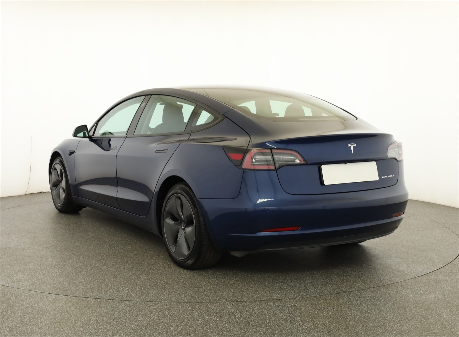 Tesla Model 3 Long Range AWD – fotografie 5