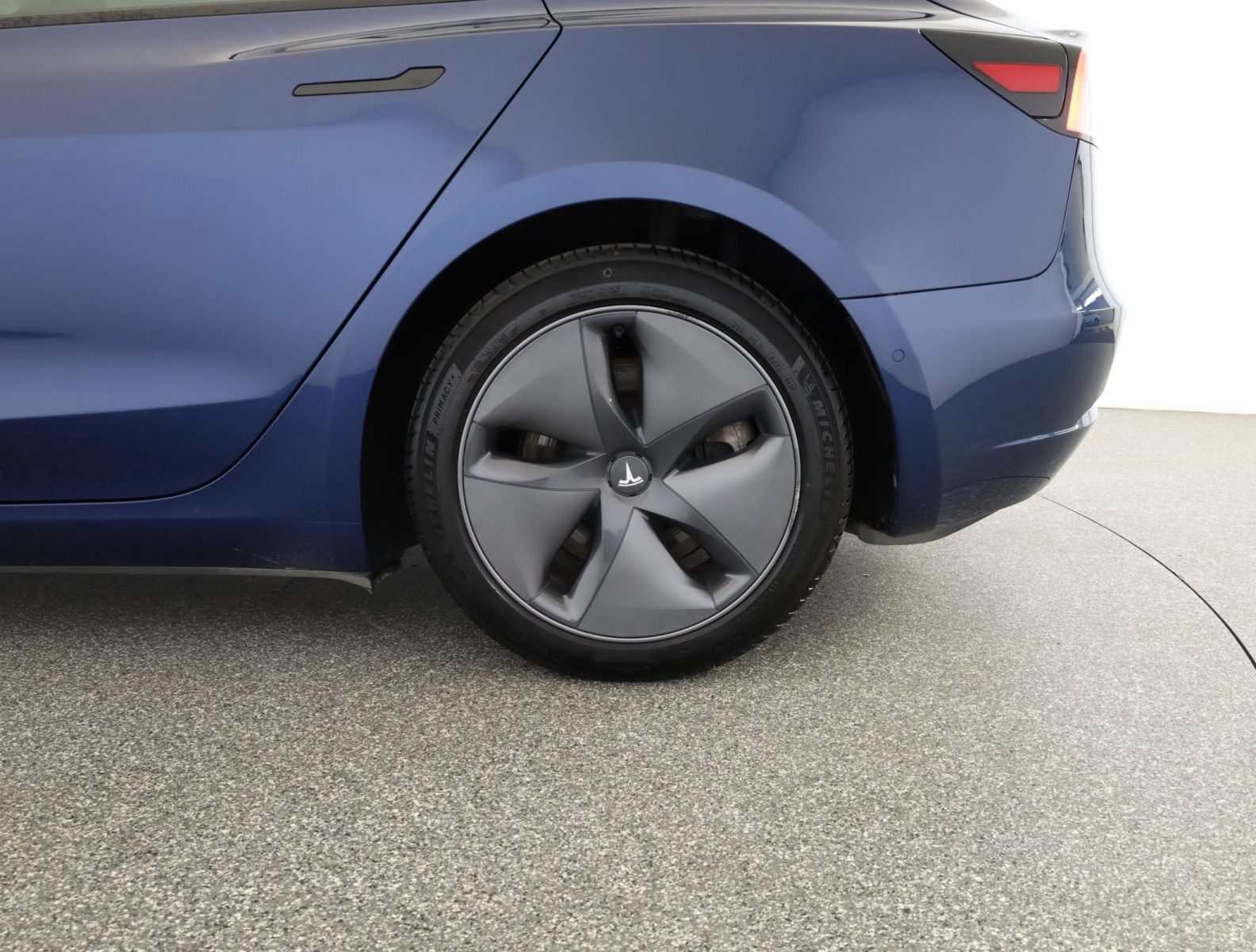 Tesla Model 3 Long Range AWD – fotografie 28