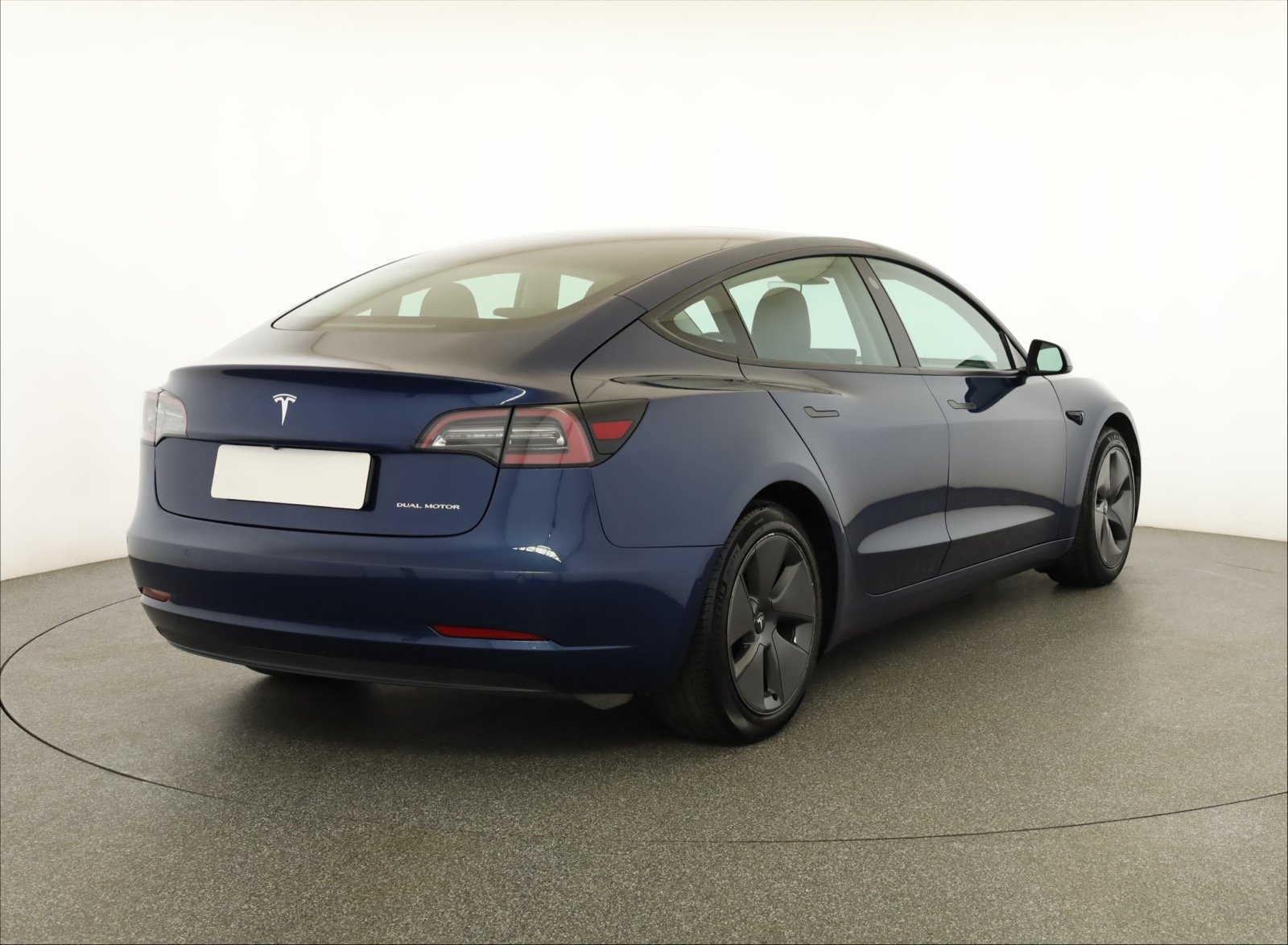 Tesla Model 3 Long Range AWD – fotografie 7