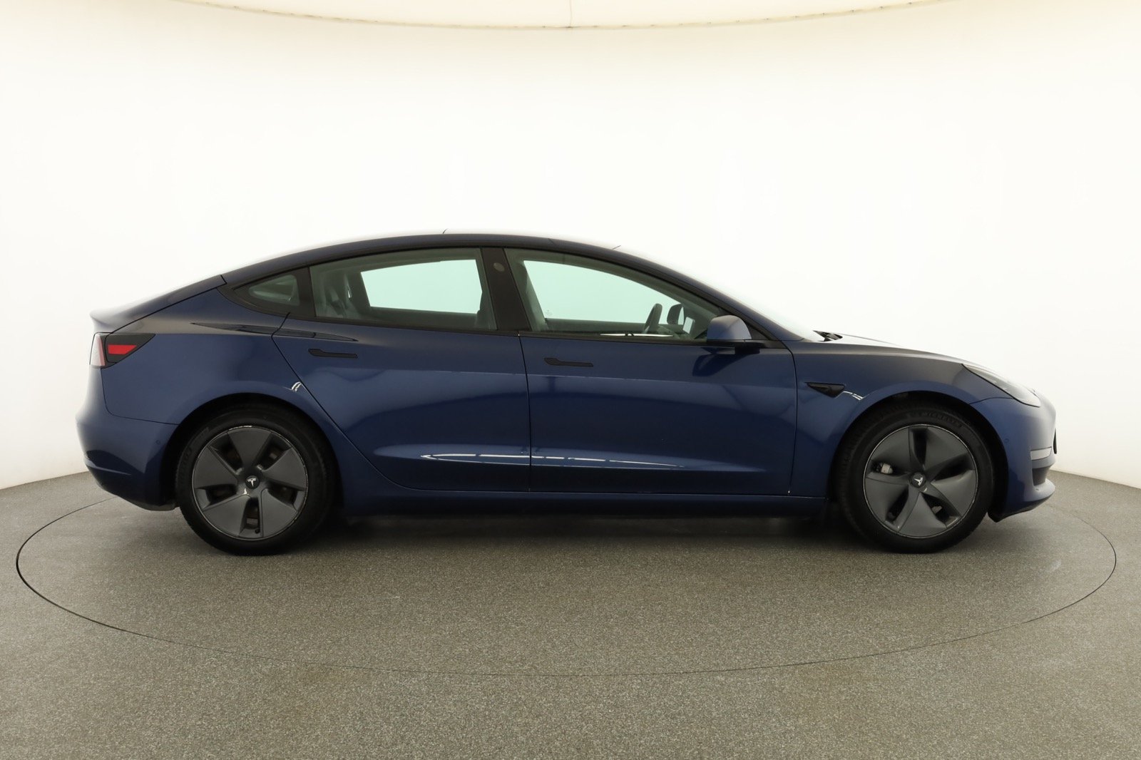 Tesla Model 3 Long Range AWD – fotografie 8