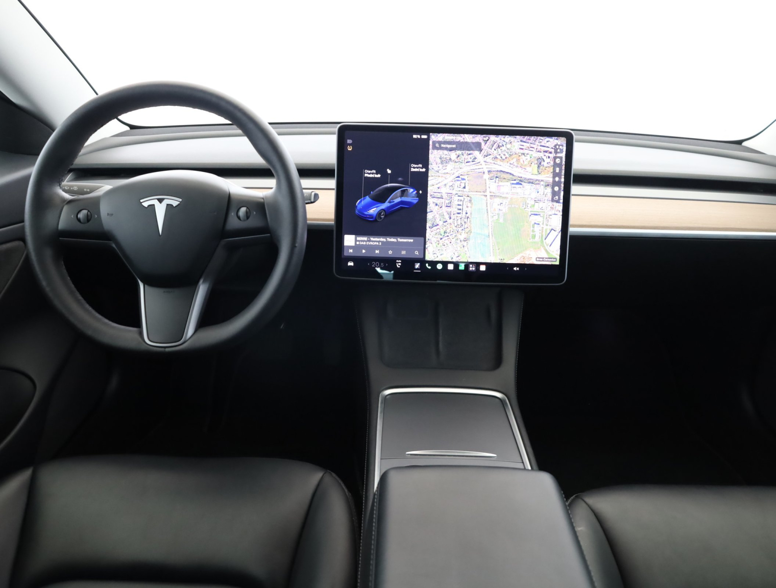 Tesla Model 3 Long Range AWD – fotografie 9