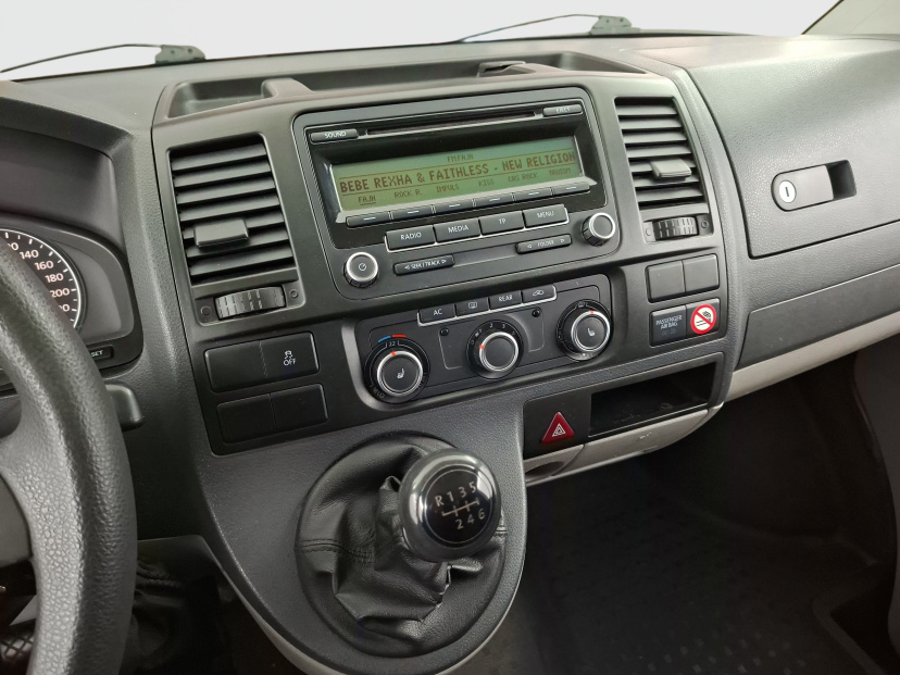 Volkswagen Caravelle, 2010