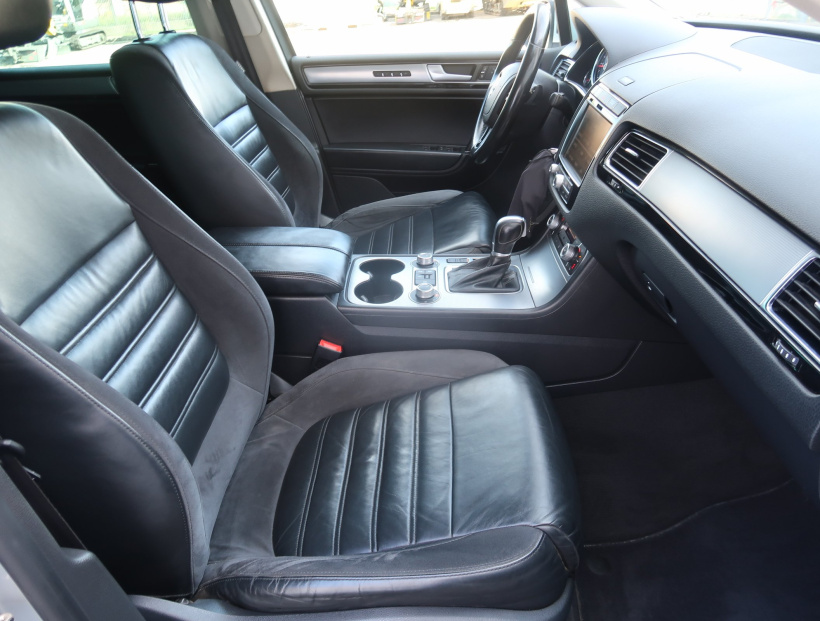 Volkswagen Touareg, 2015