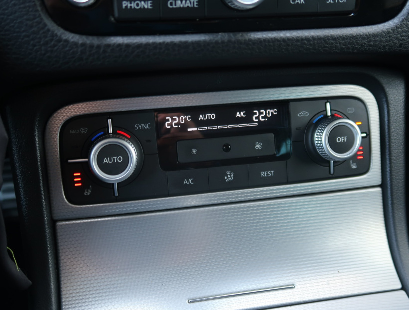 Volkswagen Touareg, 2015