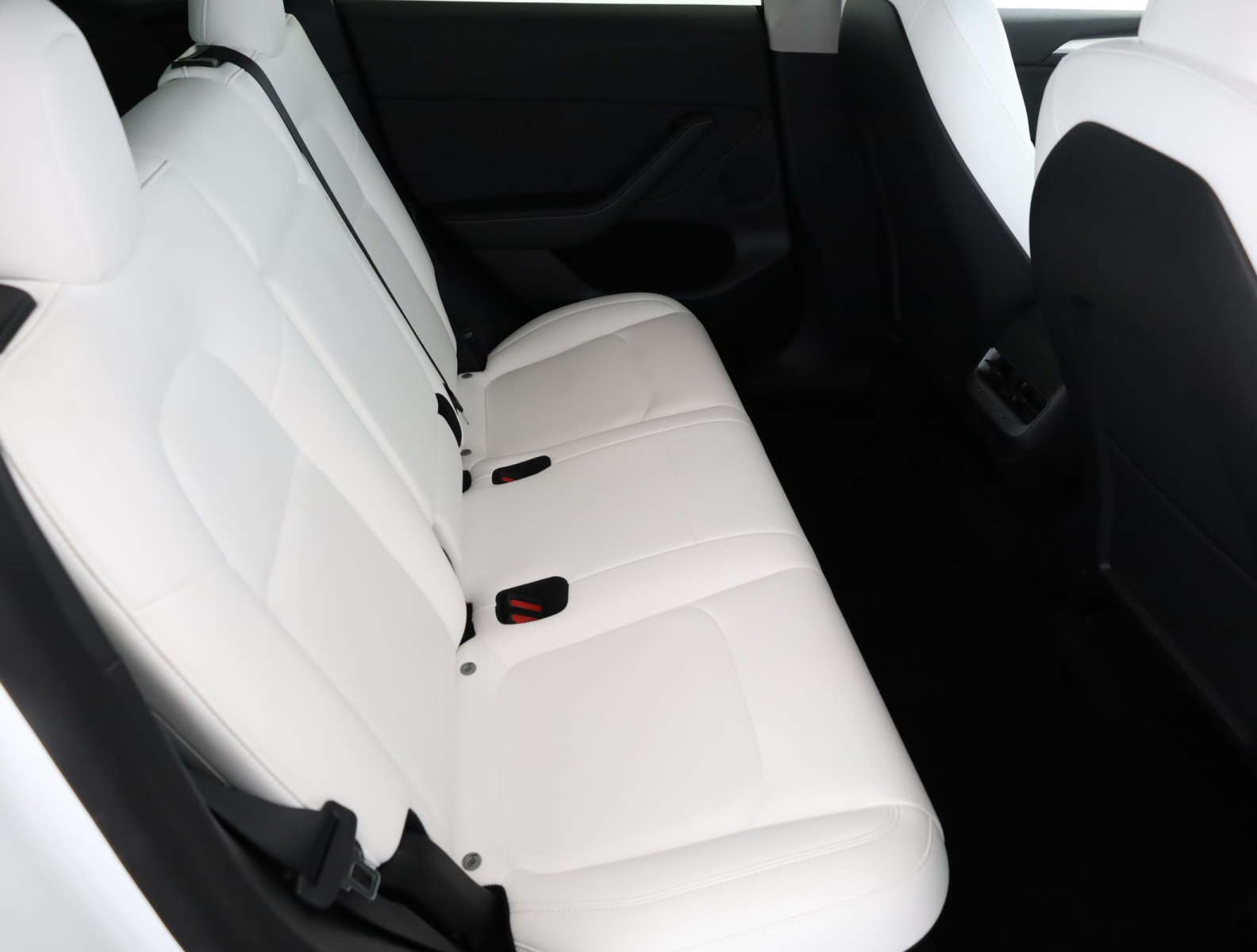 Tesla Model Y Long Range AWD – fotografie 11