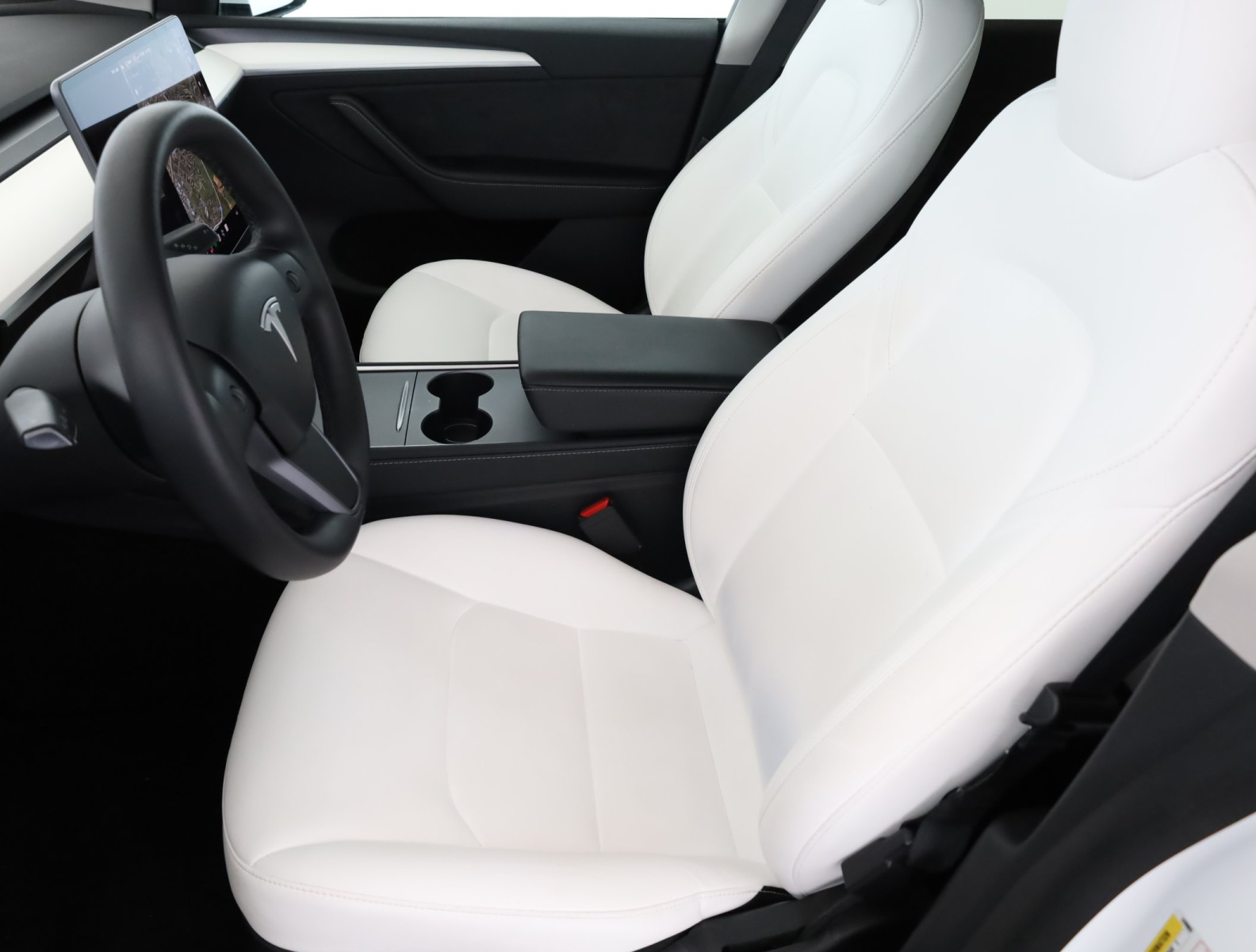 Tesla Model Y Long Range AWD – fotografie 13