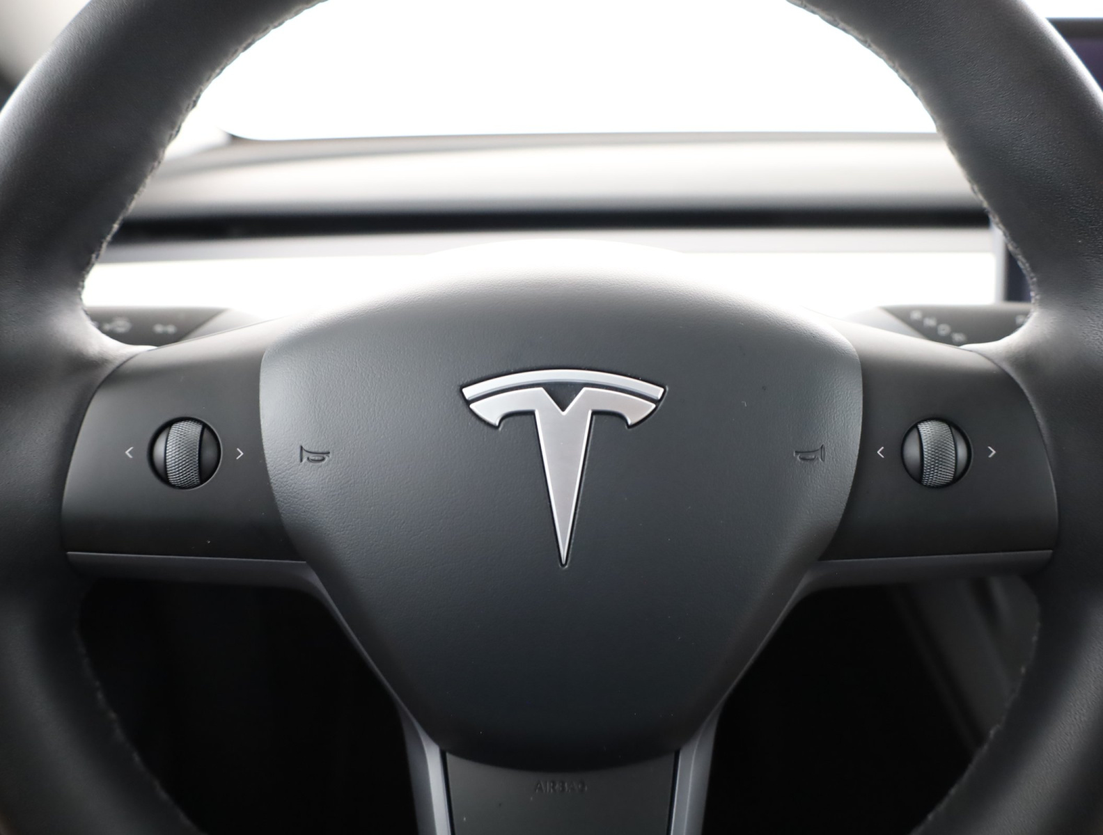 Tesla Model Y Long Range AWD – fotografie 14