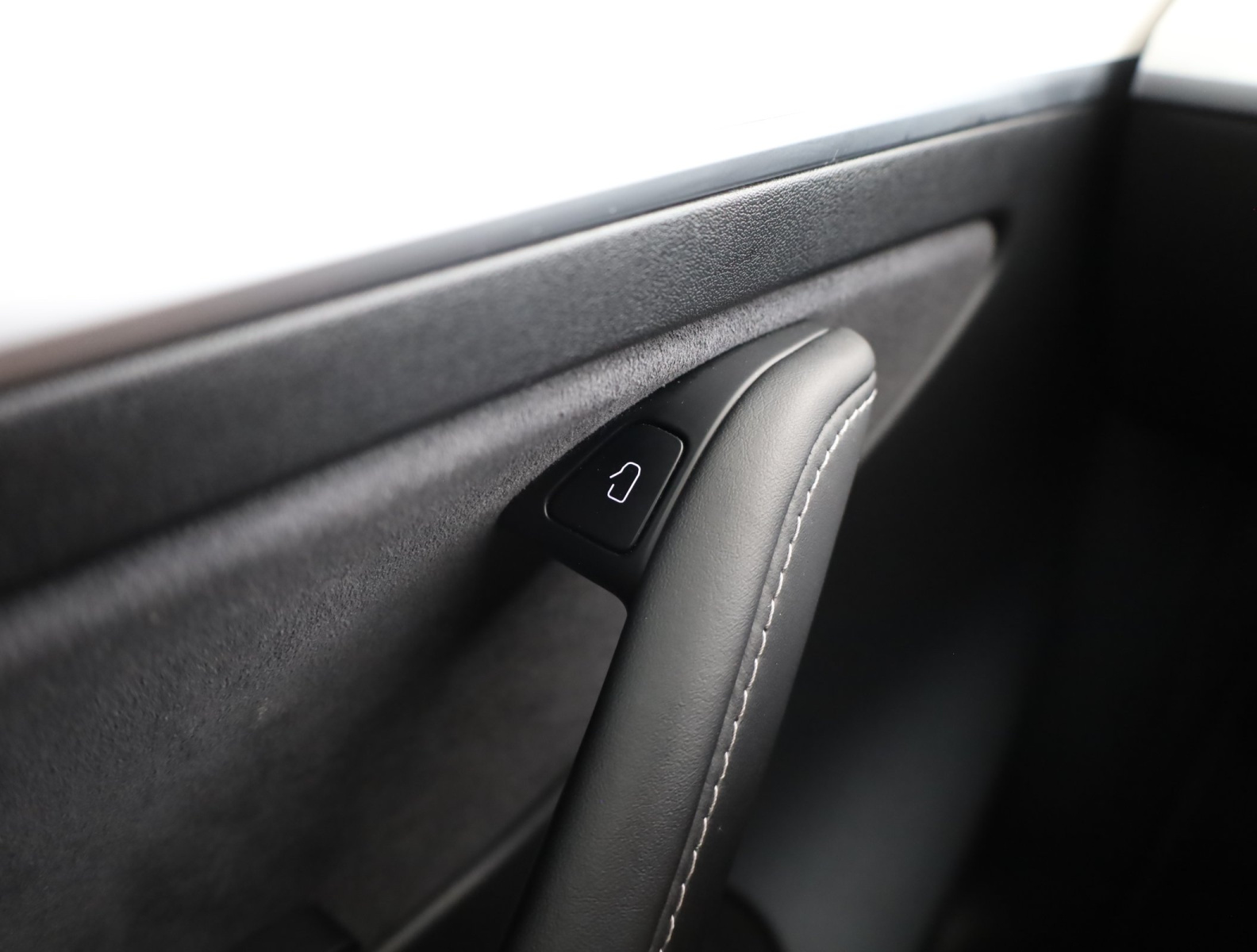 Tesla Model Y Long Range AWD – fotografie 20