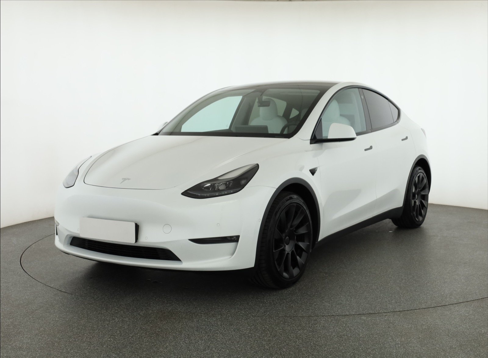 Tesla Model Y Long Range AWD – fotografie 3