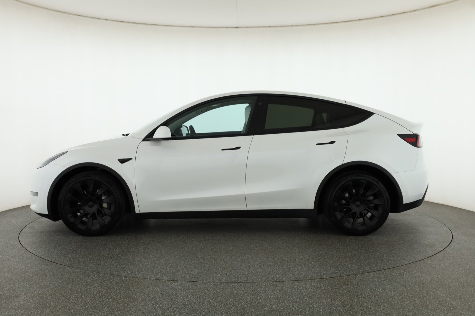Tesla Model Y Long Range AWD – fotografie 4