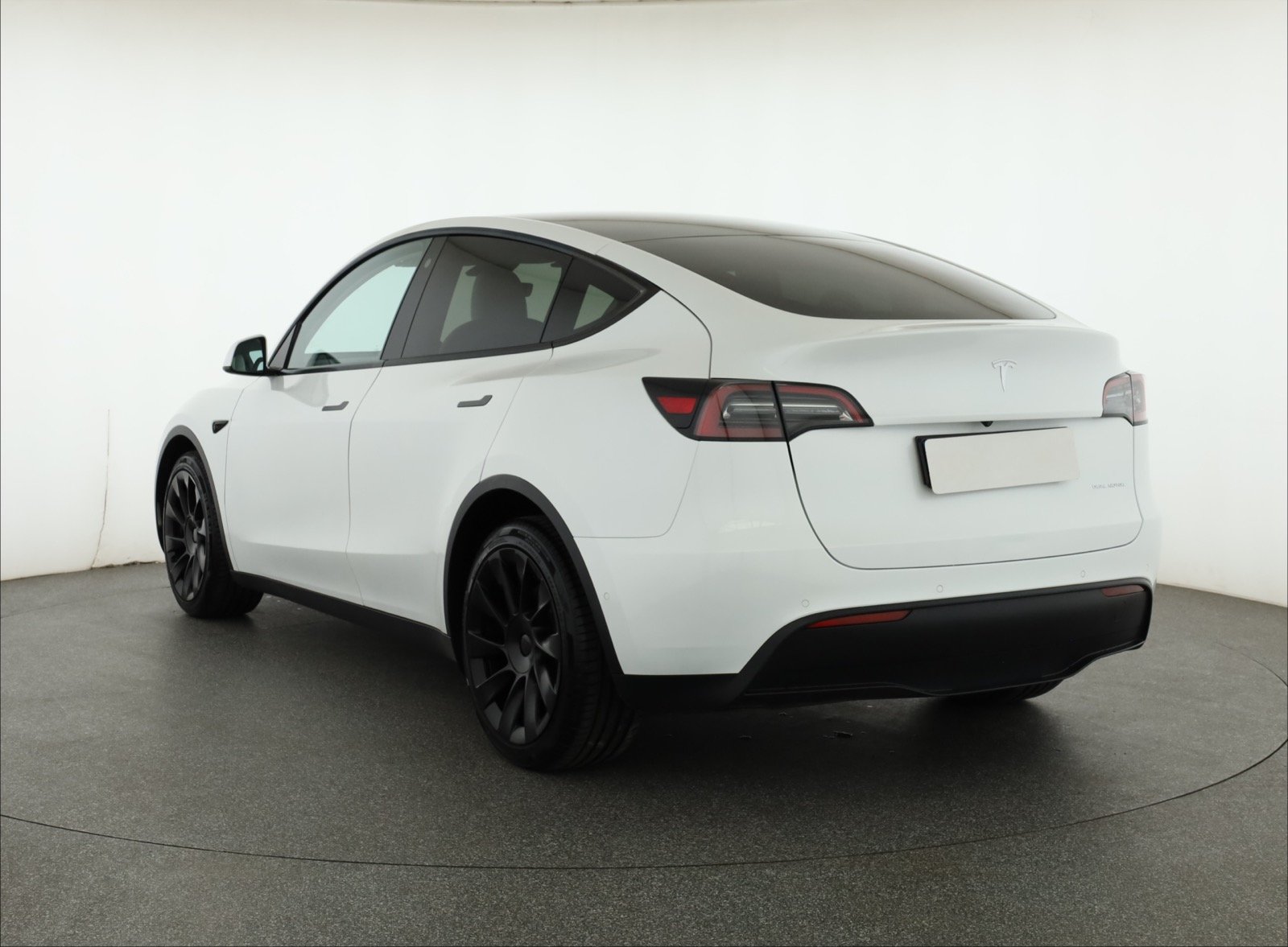 Tesla Model Y Long Range AWD – fotografie 5