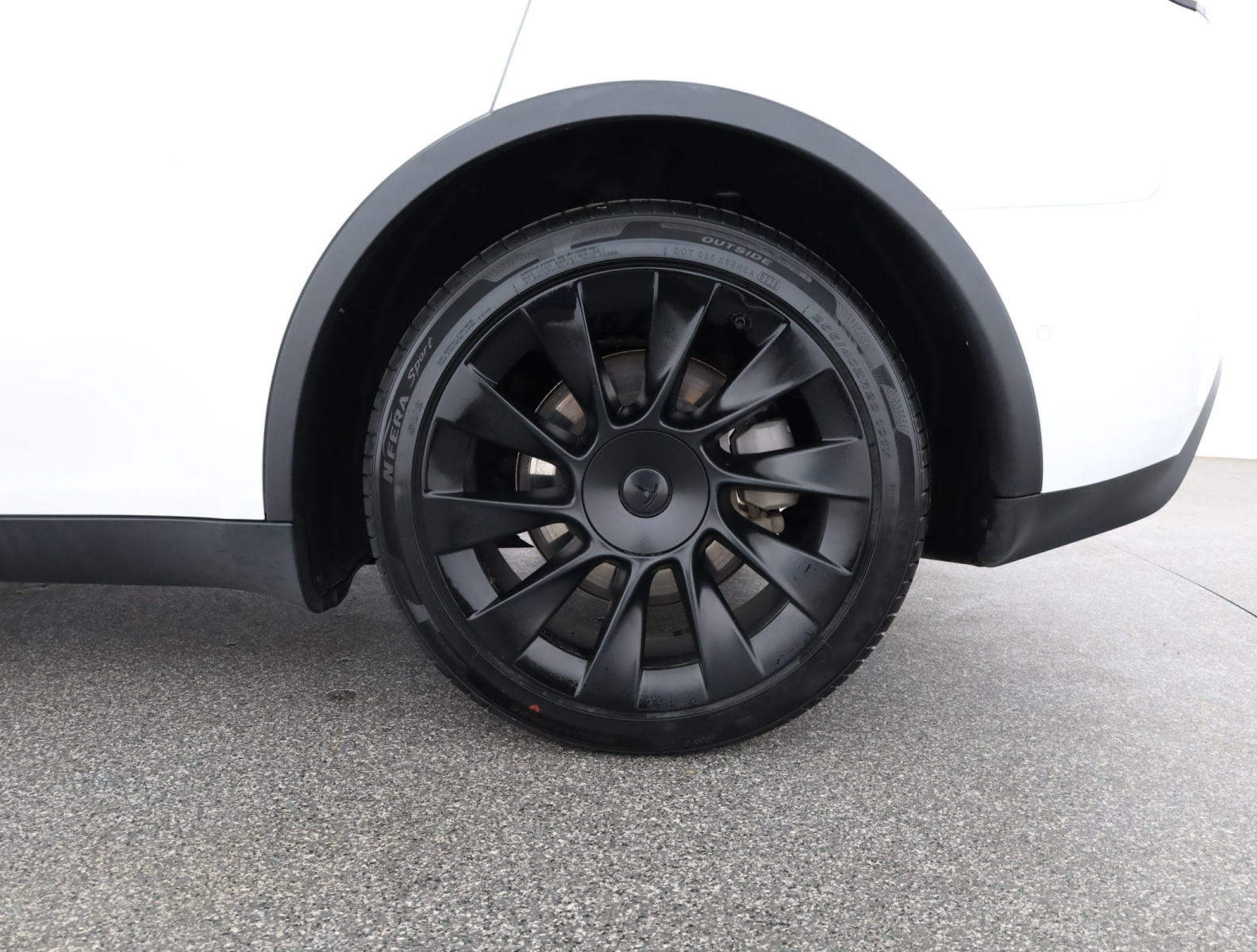 Tesla Model Y Long Range AWD – fotografie 27