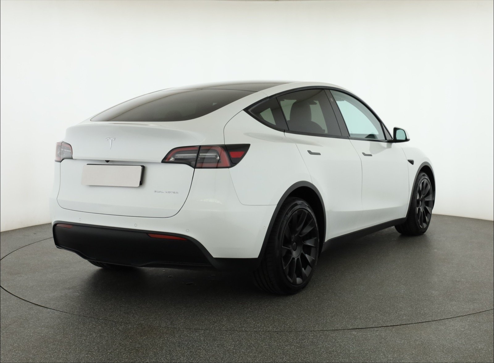 Tesla Model Y Long Range AWD – fotografie 7