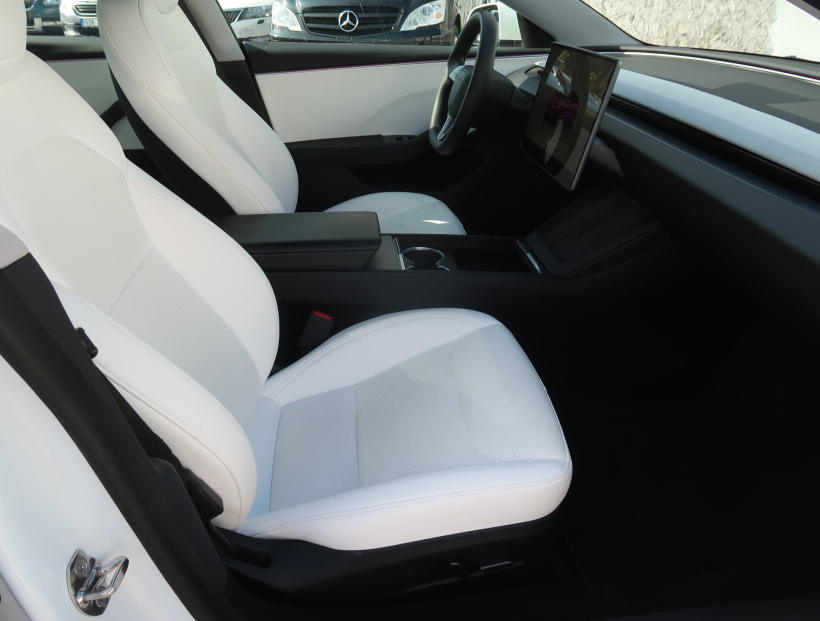 Tesla Model 3, 2024