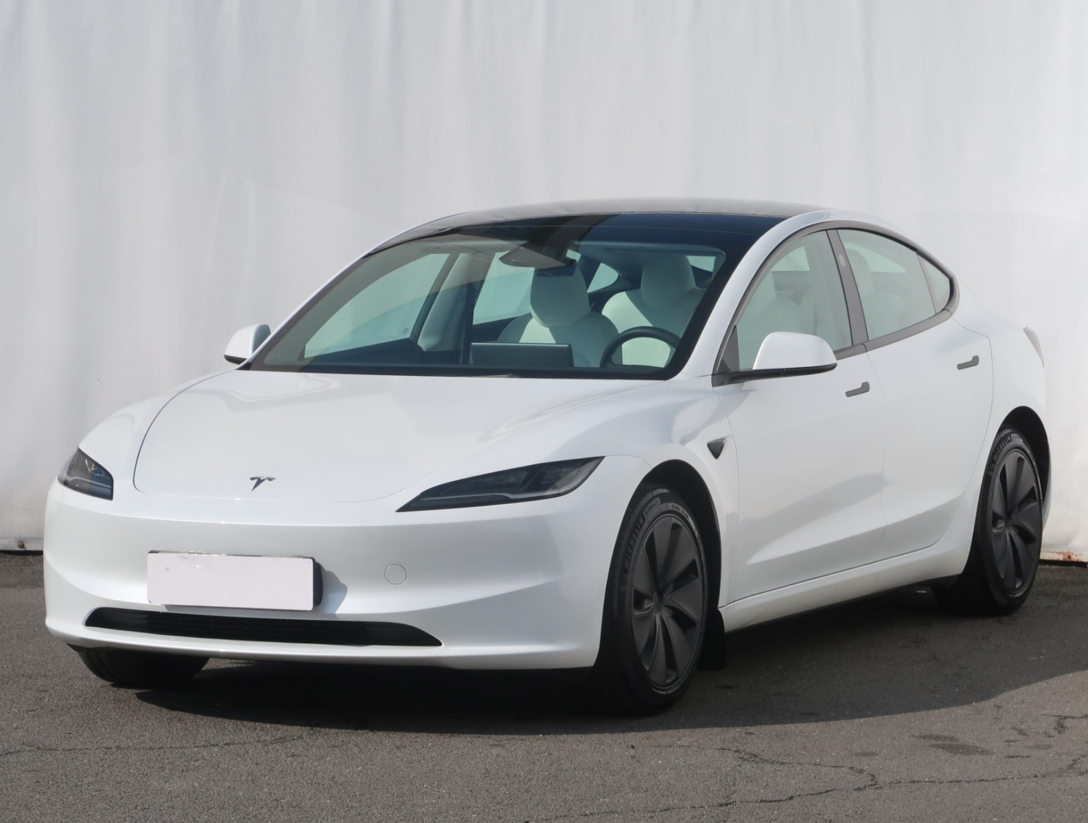 Tesla Model 3 - 2024