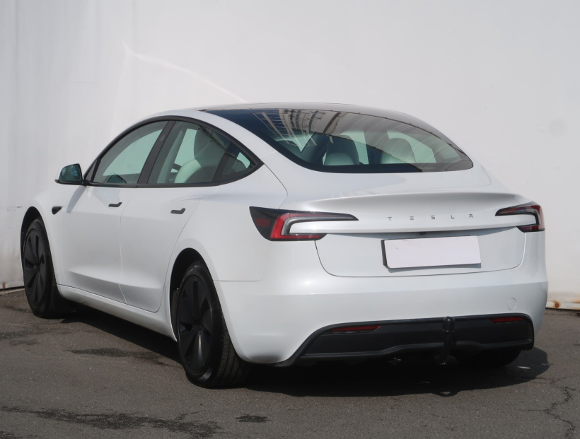 Tesla Model 3, 2024