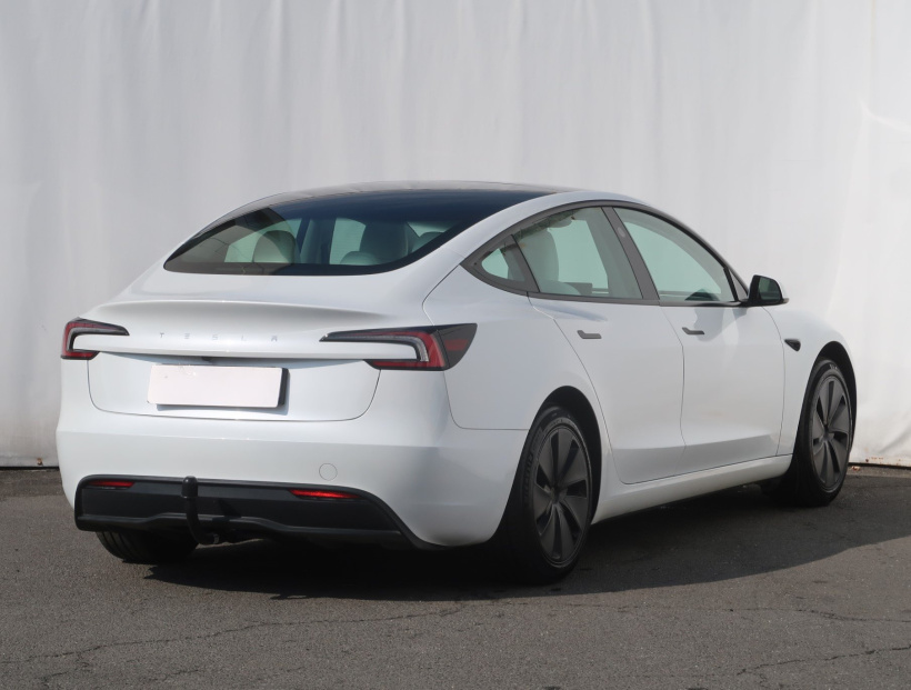 Tesla Model 3, 2024