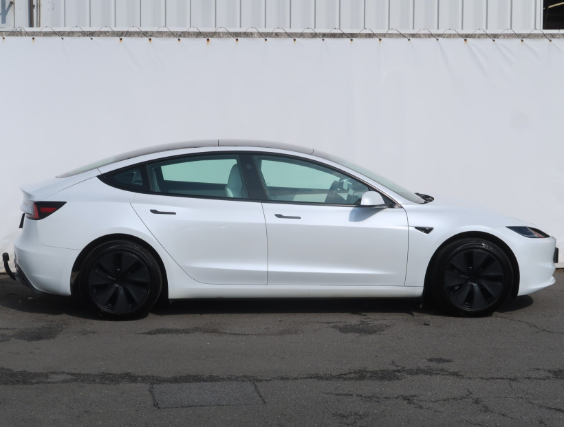 Tesla Model 3, 2024