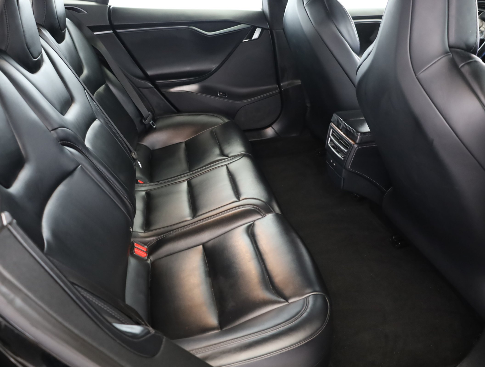 Tesla Model S Standard Range – fotografie 11