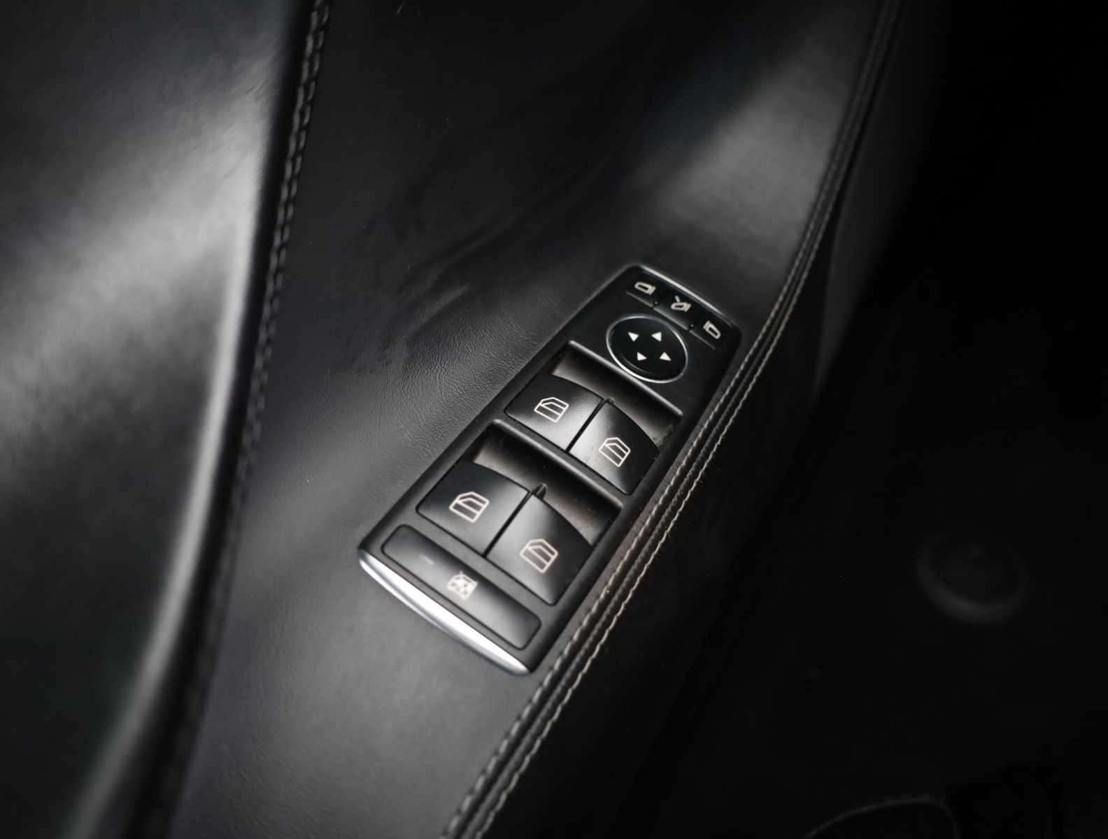 Tesla Model S Standard Range – fotografie 24