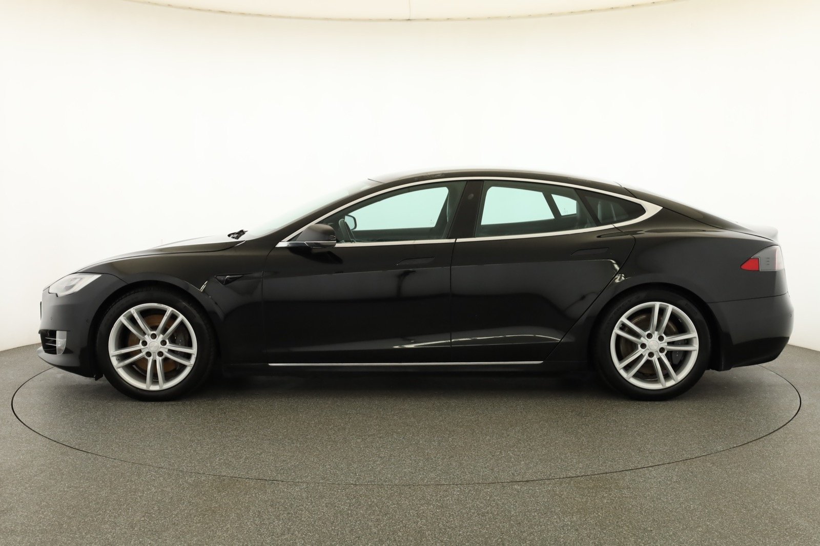 Tesla Model S Standard Range – fotografie 4