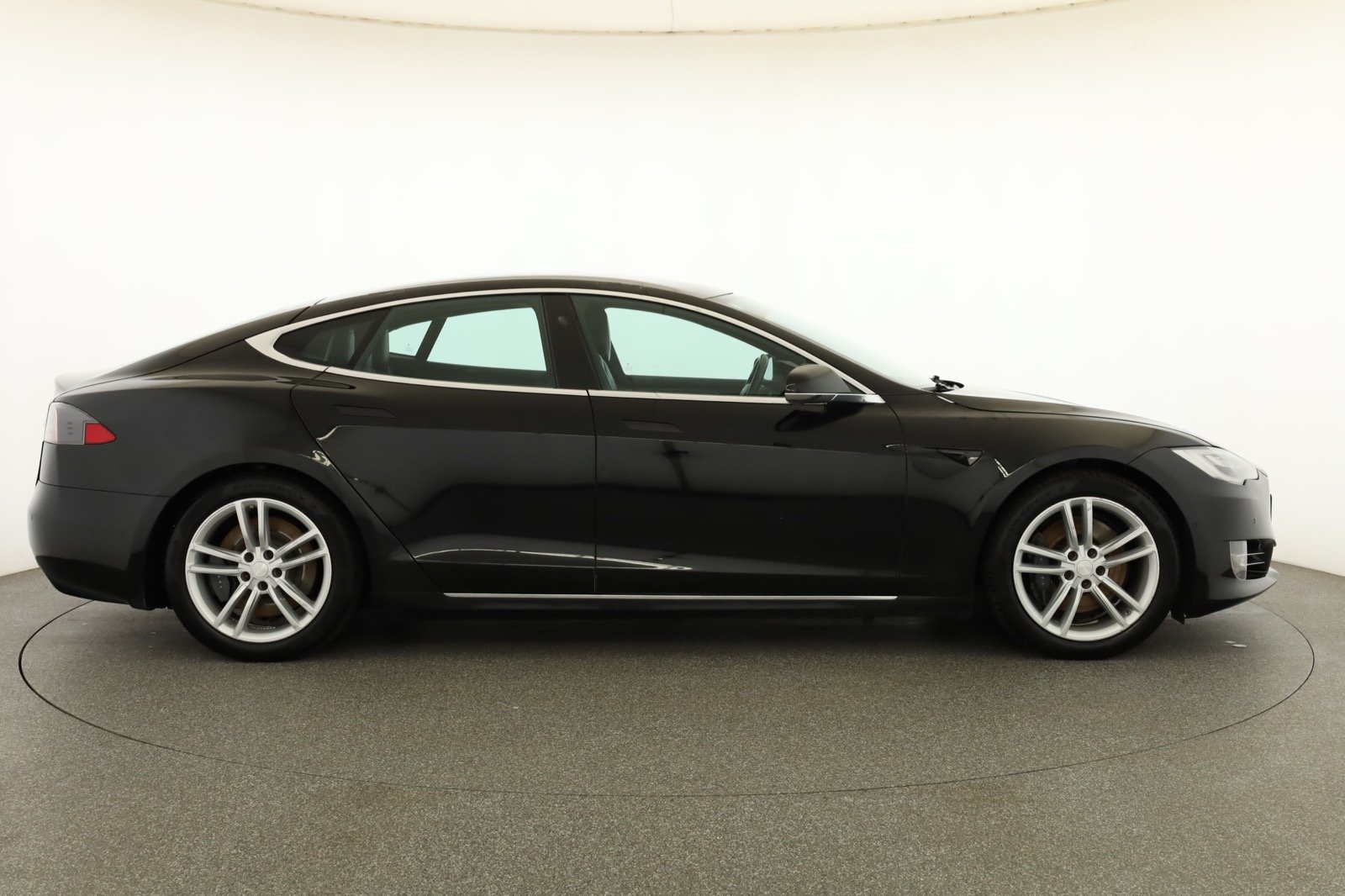 Tesla Model S Standard Range – fotografie 8