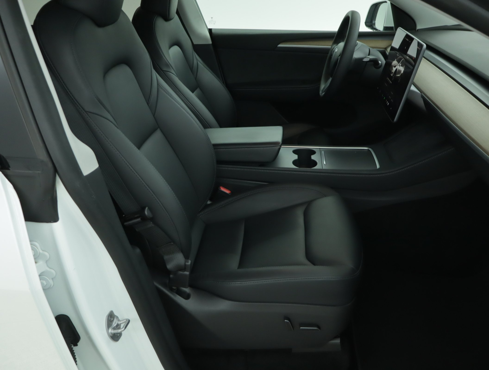 Tesla Model Y Long Range AWD – fotografie 12