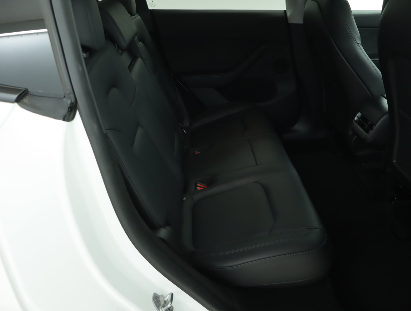 Tesla Model Y Long Range AWD – fotografie 13