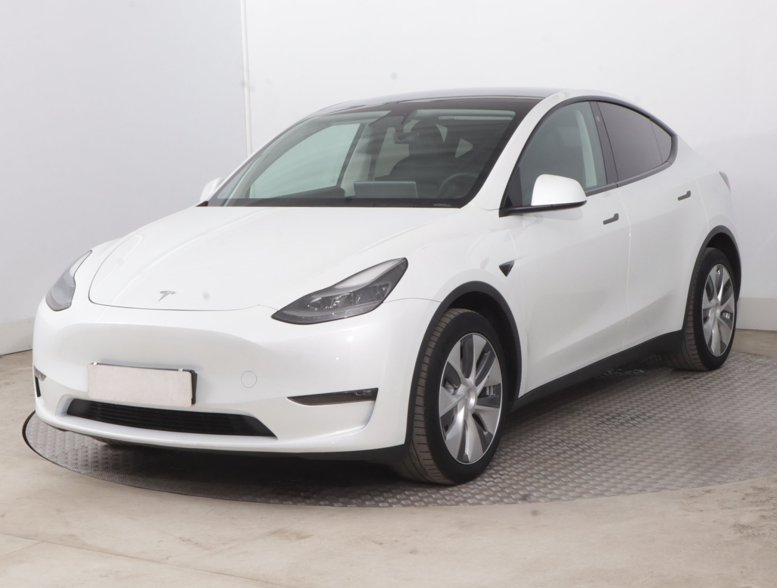 Tesla Model Y Long Range AWD – fotografie 3