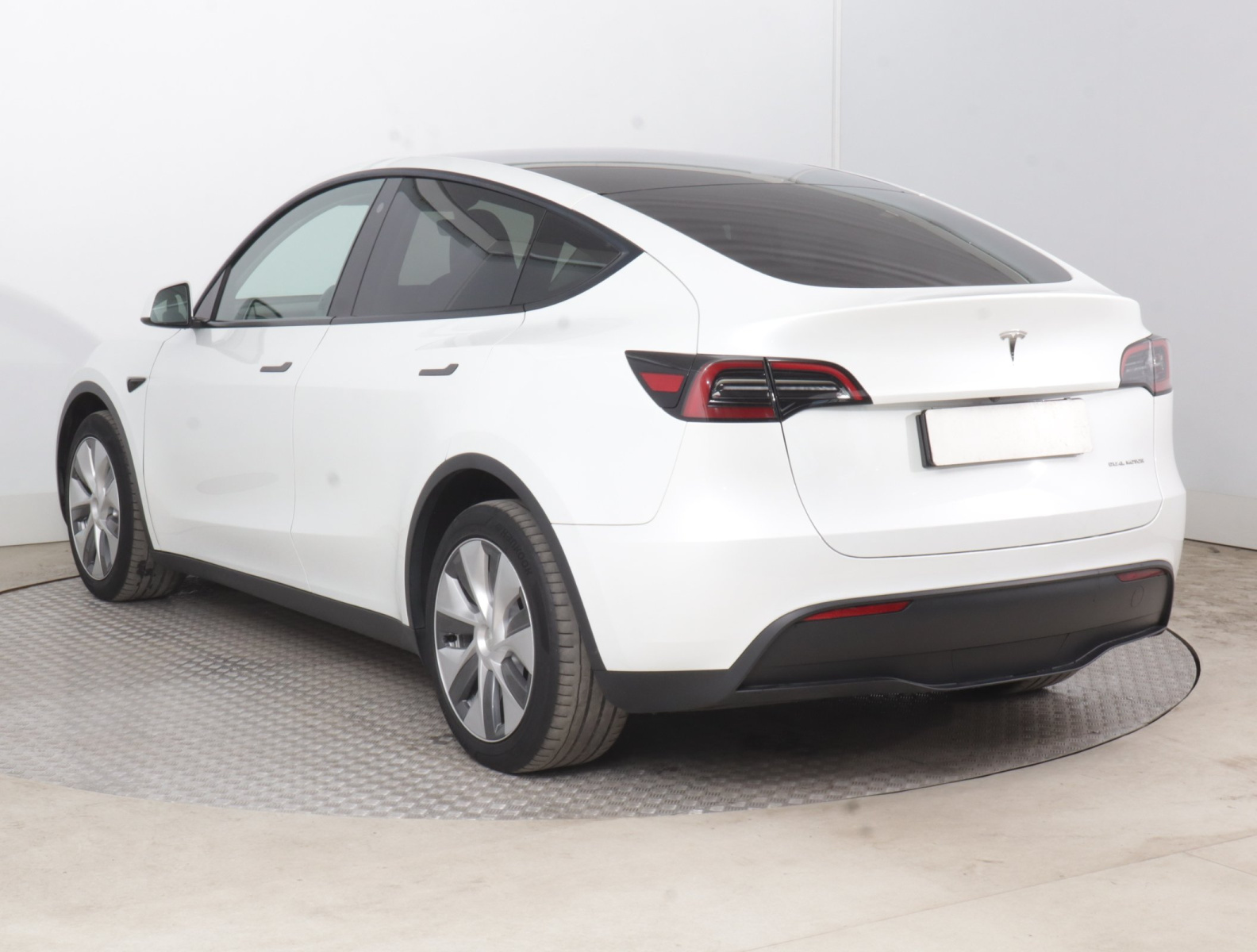 Tesla Model Y Long Range AWD – fotografie 5