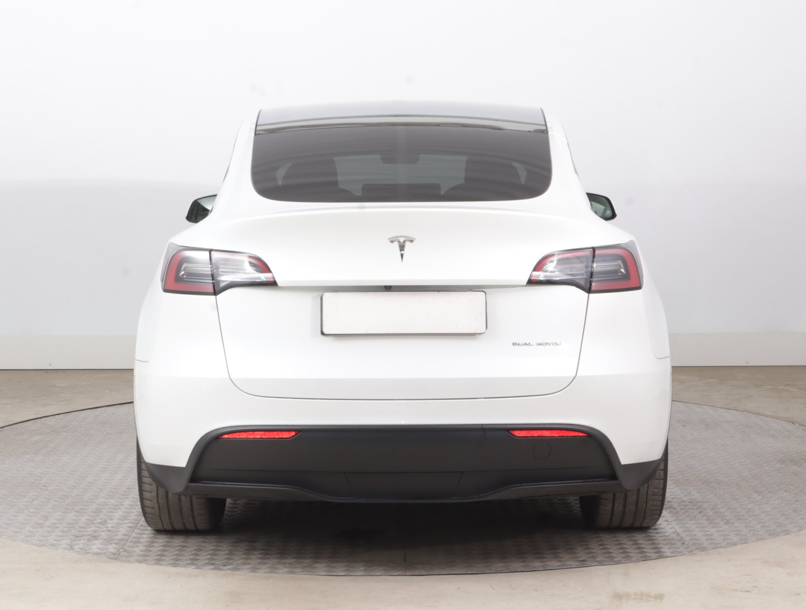 Tesla Model Y Long Range AWD – fotografie 6