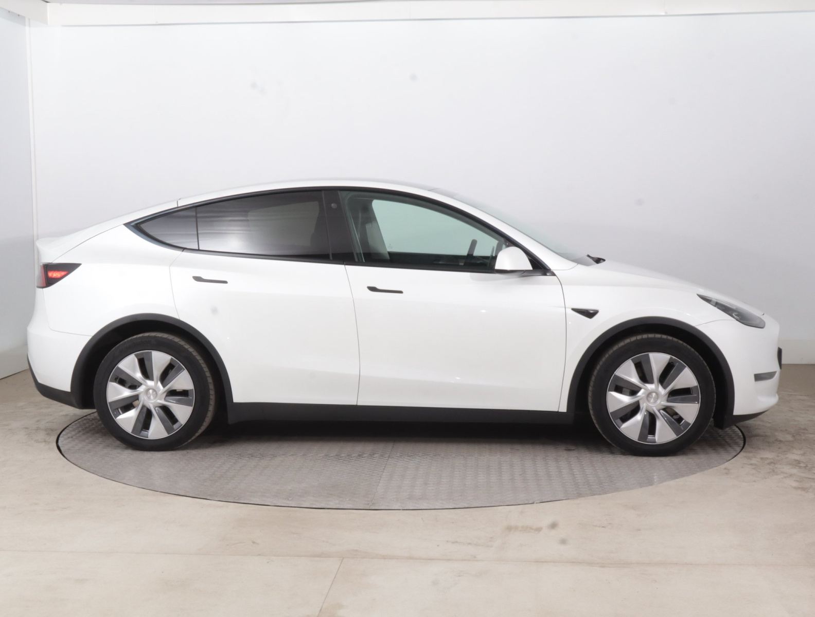 Tesla Model Y Long Range AWD – fotografie 8