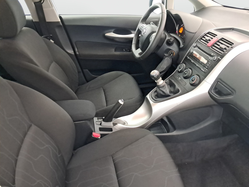 Toyota Auris, 2010