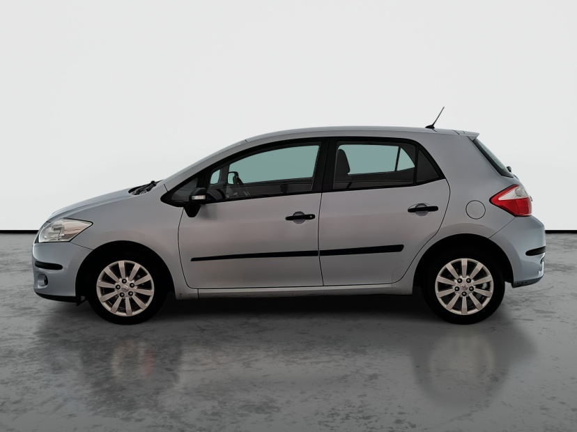 Toyota Auris, 2010